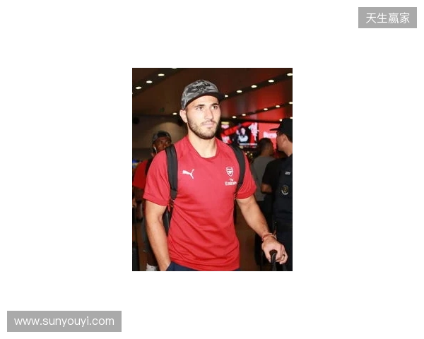 英超官方晒出图片：阿森纳U15全员抵达北京