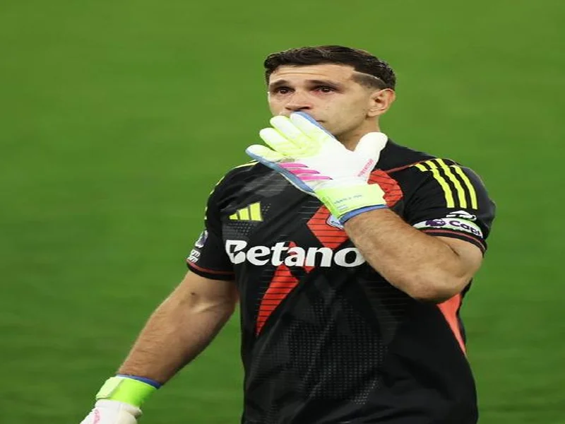 记者：琼斯正考虑结束16年红军生涯，维拉热刺国米有意